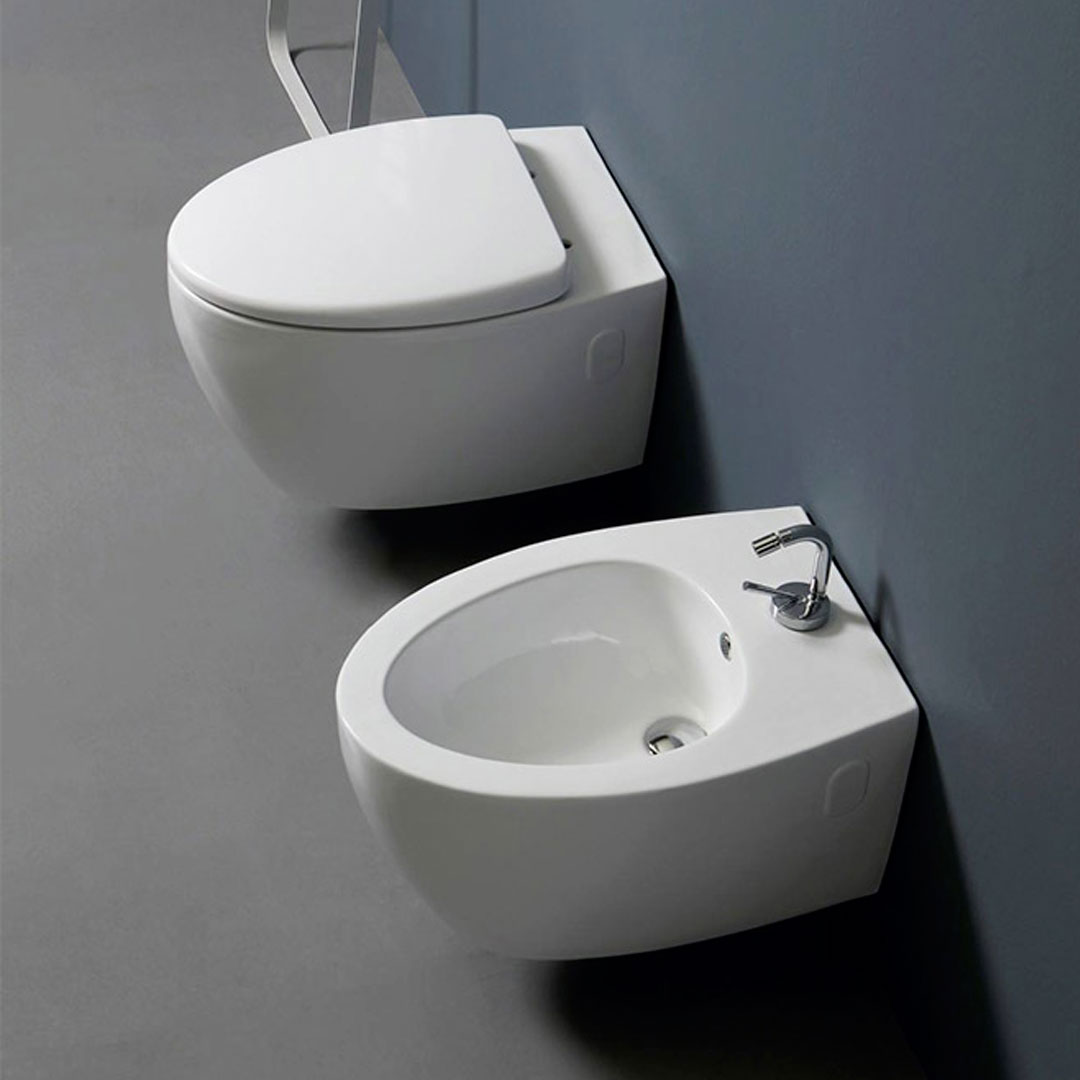 Moderne Sanitärkeramik Moskau, Bidet und WC auf dem Boden bündig mit der  Wand oder hängend mit WC-Abdeckung