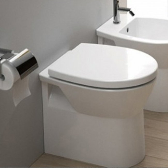 Wc Con Scarico Piccolo.Wc Filo Muro Per Spazi Piccolo Sanindusa Easy Compact Con Sedile Soft Close Ceramicstore