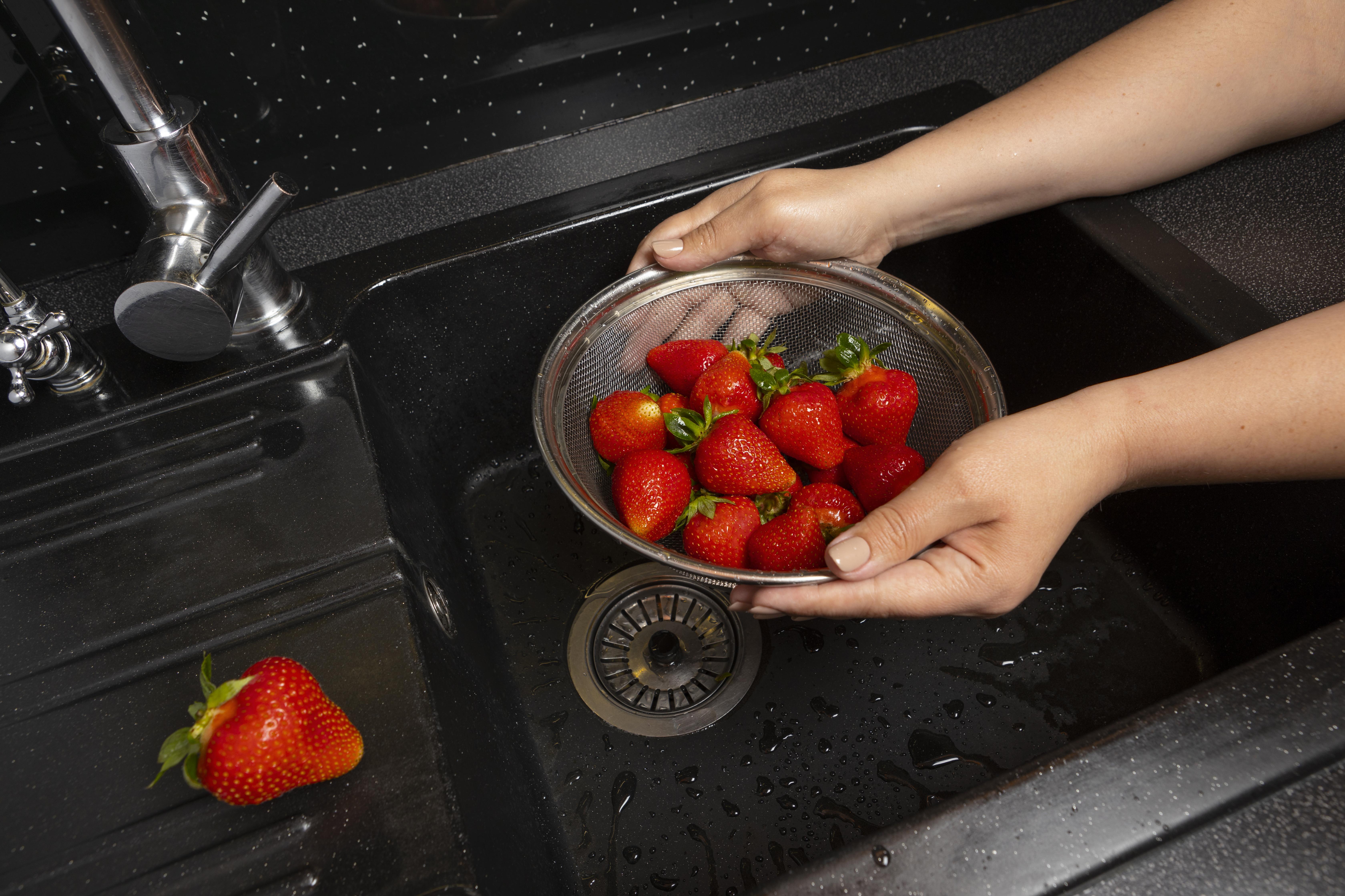 I lavelli da cucina in resina: una scelta versatile, resistente e dal design moderno